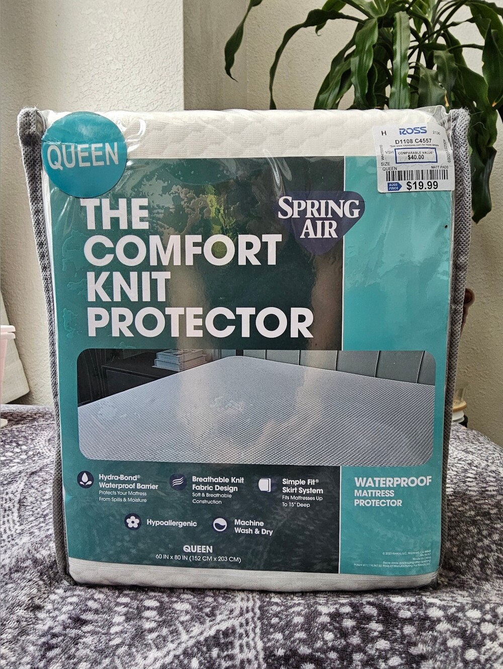 Queen Comfort Knit Waterproof Mattress Protector - White NWT